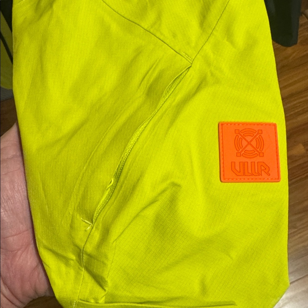 NWOT men’s Helly Hansen ski shell in size men’s large. Amazing resort jacket. - Picture 4 of 6